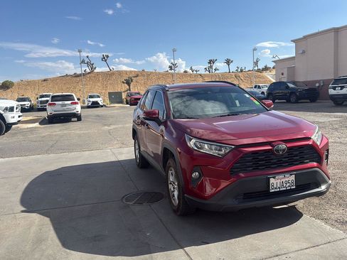 Used 2019 Toyota RAV4 XLE w/ Carpet Mat Package AWD/4WD image 3
