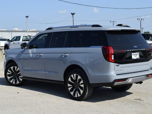 New 2025 Ford Expedition Platinum w/ Driver's Package image 4