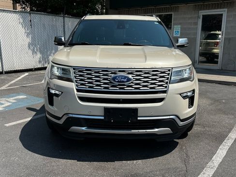 Used 2018 Ford Explorer Platinum AWD/4WD image 2