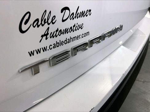 Used 2024 GMC Terrain SLE FWD image 8