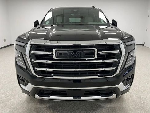 Used 2025 GMC Yukon XL Elevation w/ Elevation Premium Package AWD/4WD image 3