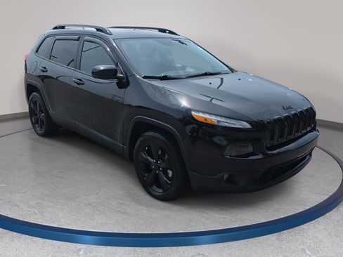 Used 2018 Jeep Cherokee Limited w/ High Altitude Package FWD image 3
