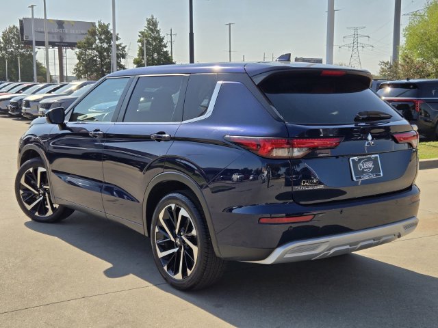 Used 2023 Mitsubishi Outlander SE FWD image 4