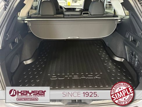 Used 2025 Subaru Outback Onyx Edition AWD/4WD image 39