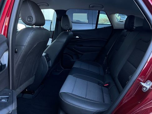 Used 2025 Chevrolet Trax LT image 10