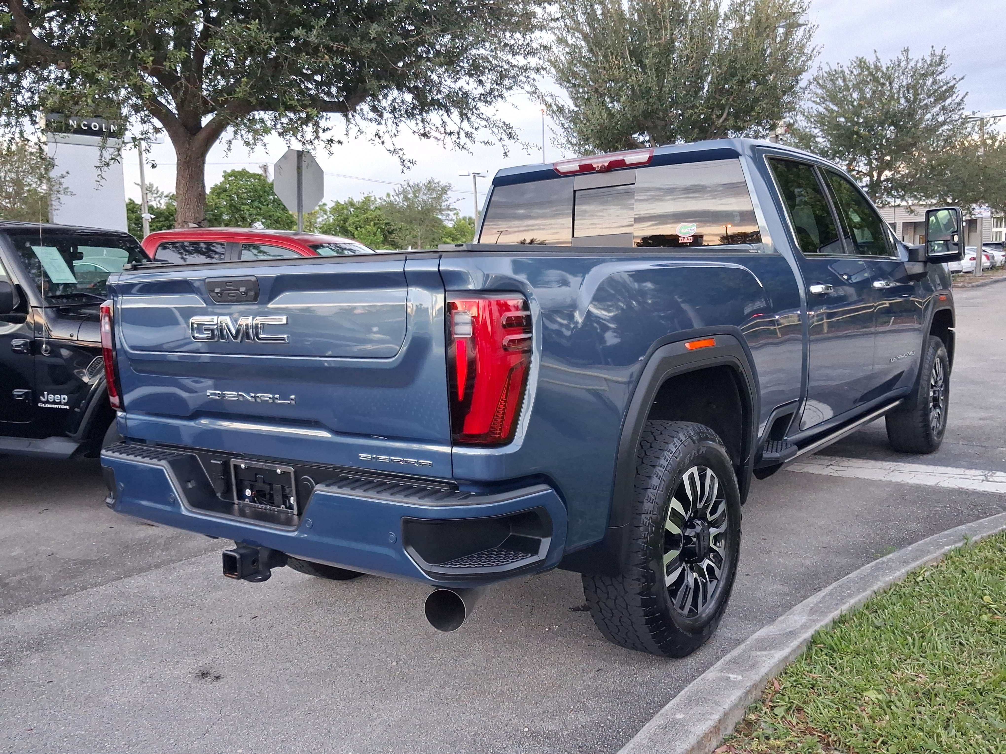 Used 2025 GMC Sierra 2500 Denali Ultimate AWD/4WD image 4