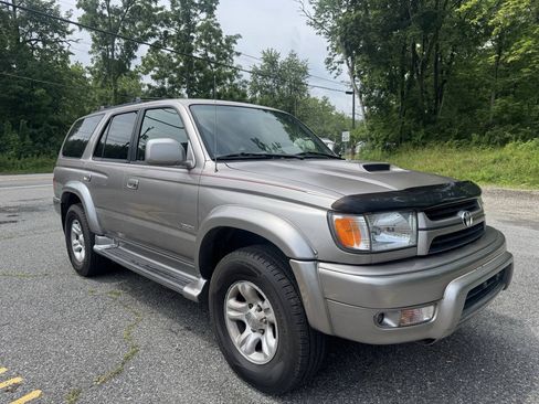 Used 2002 Toyota 4Runner SR5 AWD/4WD image 5