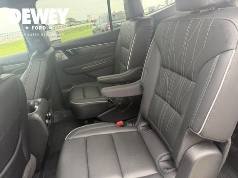 Used 2025 Buick Enclave Avenir w/ Super Cruise Package AWD/4WD image 29