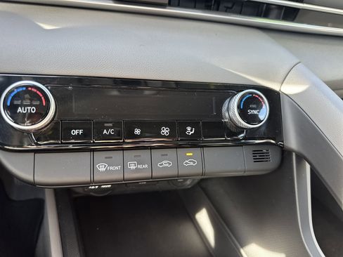 Used 2023 Hyundai Elantra SEL image 19