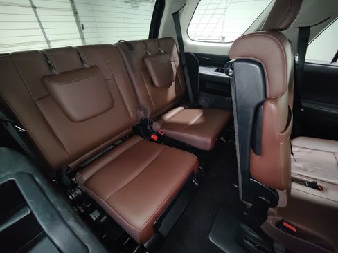 Used 2018 Toyota 4Runner Limited AWD/4WD image 18