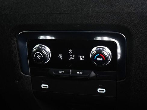 Used 2023 GMC Yukon SLE image 16