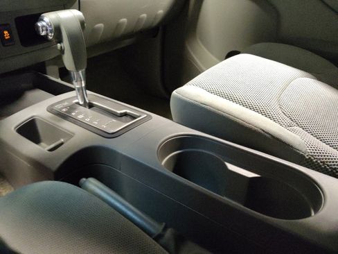 Used 2015 Nissan Frontier SV image 26