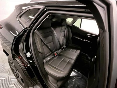 Used 2025 Chevrolet Trax ACTIV w/ Sunroof Package FWD image 26