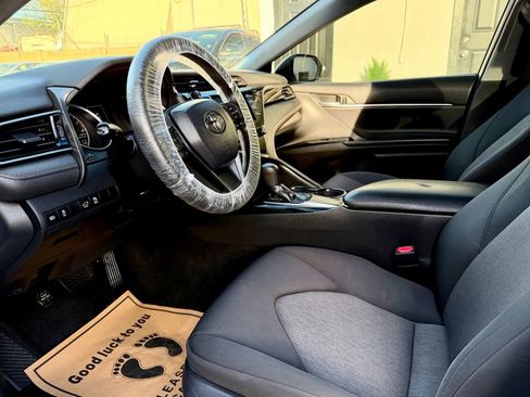 Used 2019 Toyota Camry LE image 11
