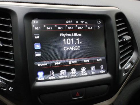 Used 2017 Jeep Cherokee Latitude w/ Comfort/Convenience Group image 25