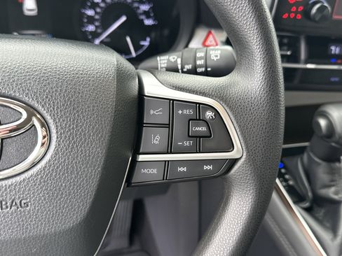 Used 2021 Toyota Sienna LE image 18