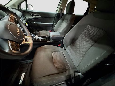 Used 2023 Kia Sportage LX image 15