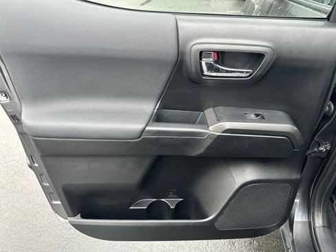 Used 2022 Toyota Tacoma TRD Off-Road image 13