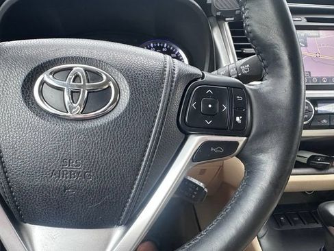 Used 2014 Toyota Highlander Limited Platinum FWD image 27