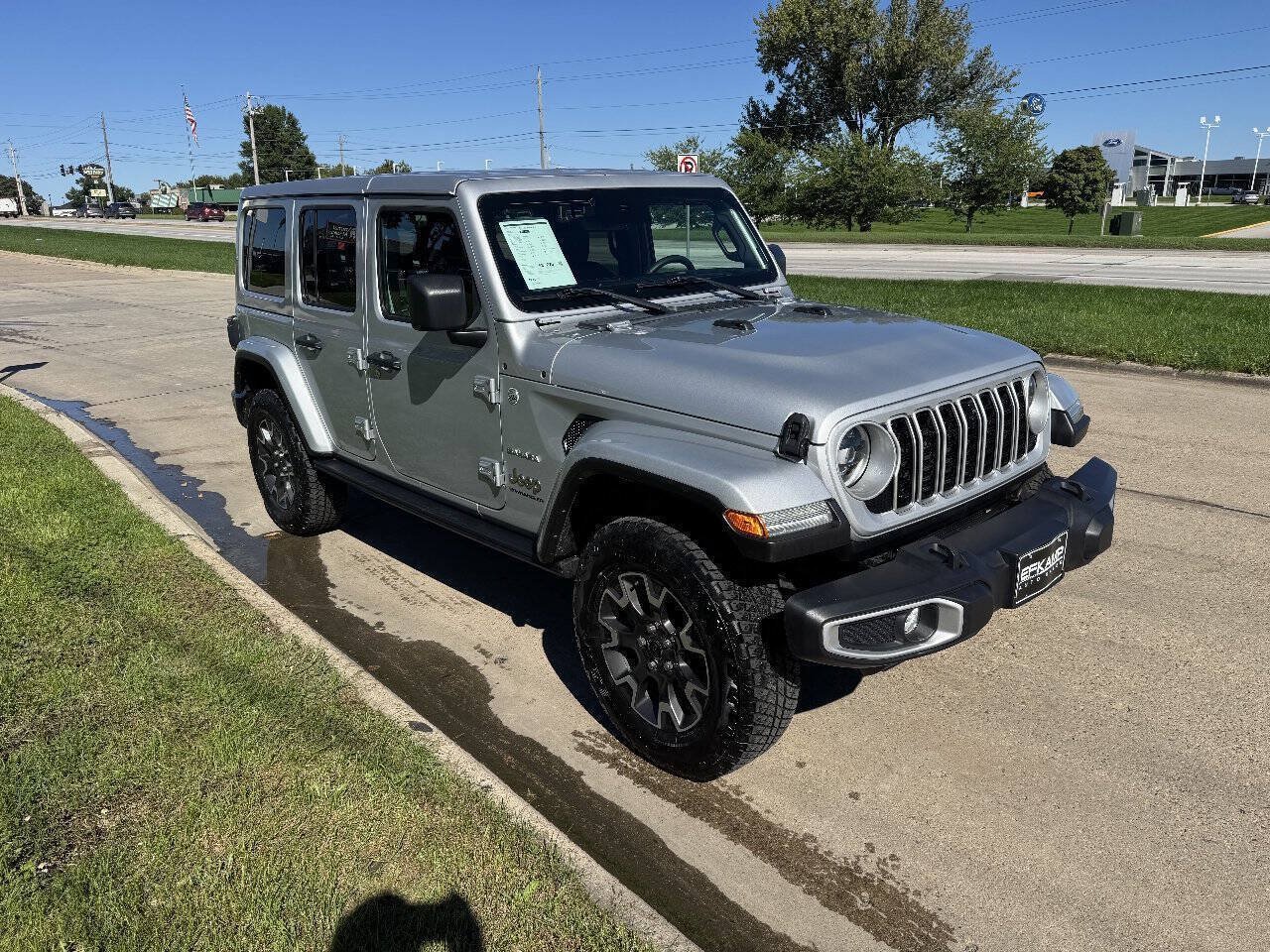 Used 2024 Jeep Wrangler Unlimited Sahara w/ Technology Group AWD/4WD image 7