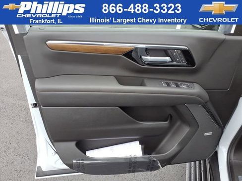 New 2026 Chevrolet Suburban High Country image 11