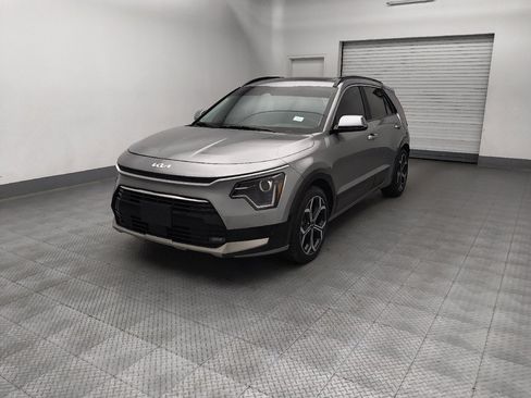 Used 2023 Kia Niro EX Touring FWD image 2