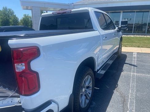 Used 2020 Chevrolet Silverado 1500 High Country w/ Technology Package AWD/4WD image 3