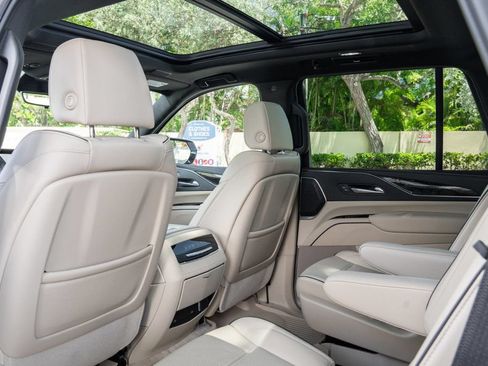 Used 2023 Cadillac Escalade Premium Luxury w/ Performance Package AWD/4WD image 22