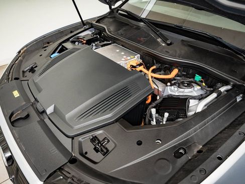 Used 2022 Audi e-tron Premium w/ Convenience Plus Package image 37