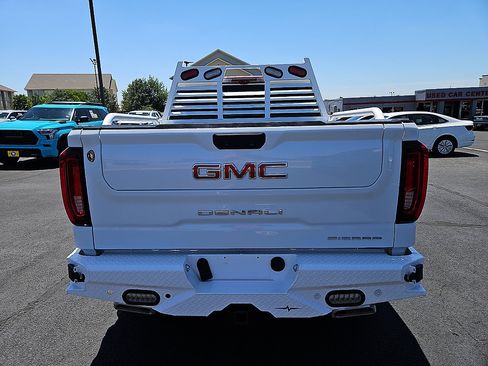 Used 2023 GMC Sierra 1500 Denali w/ Technology Package AWD/4WD image 4