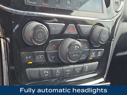 Used 2022 Jeep Grand Cherokee Laredo E AWD/4WD image 17