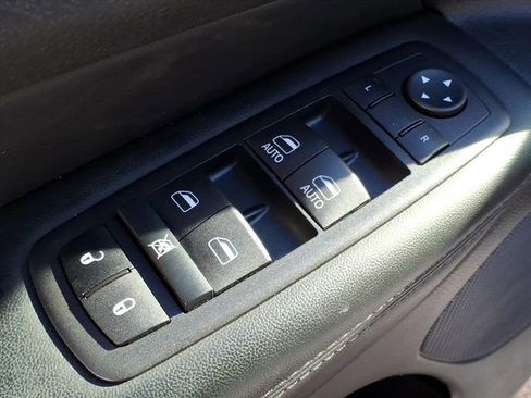 Used 2022 Jeep Grand Cherokee Laredo X image 14