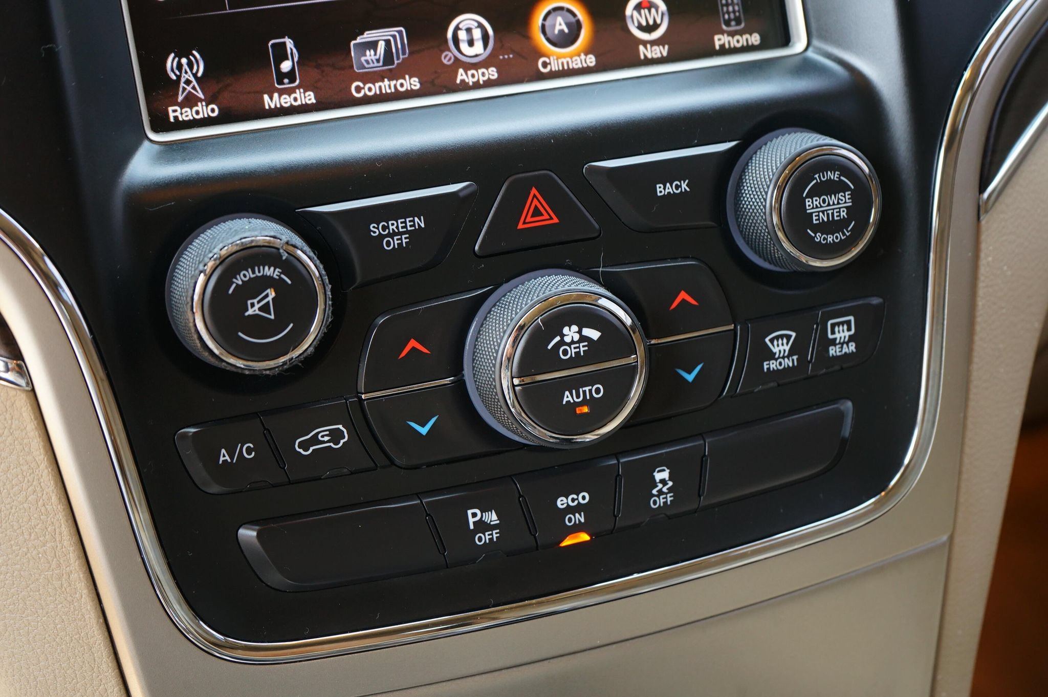 Used 2014 Jeep Grand Cherokee Overland AWD/4WD image 23