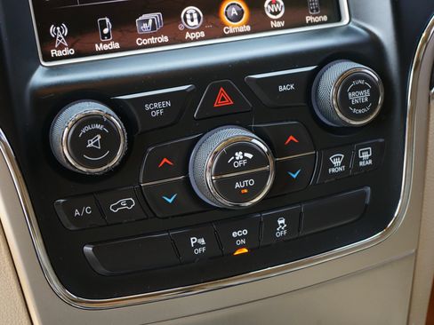 Used 2014 Jeep Grand Cherokee Overland AWD/4WD image 23