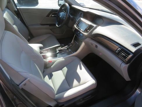 Used 2017 Honda Accord EX-L image 13