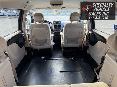 Used 2016 Dodge Grand Caravan SXT image 22