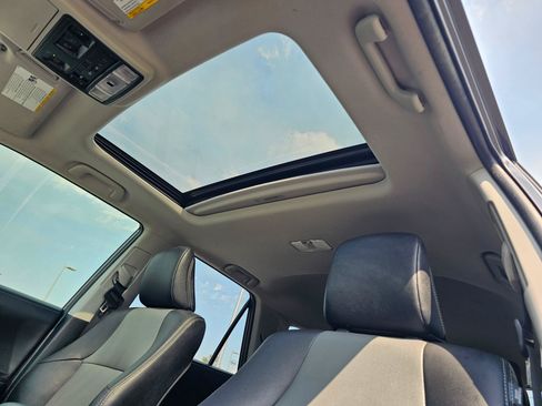 Used 2022 Toyota 4Runner SR5 Premium w/ Moonroof Package AWD/4WD image 28