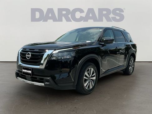Used 2025 Nissan Pathfinder SL AWD/4WD image 3