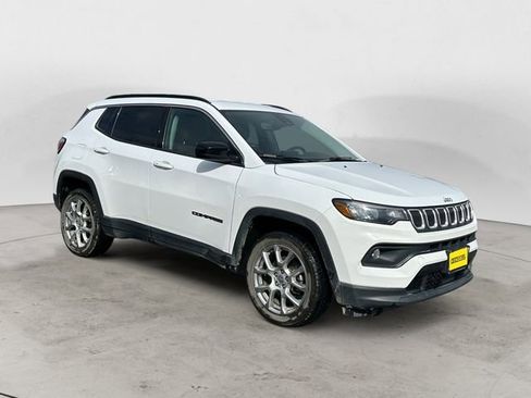 Used 2022 Jeep Compass Latitude AWD/4WD image 7