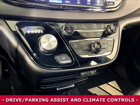 Used 2025 Chrysler Pacifica Select FWD image 15