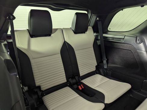 Used 2024 Land Rover Discovery Dynamic SE image 54