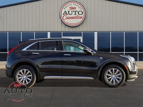 Used 2023 Cadillac XT4 Premium Luxury image 8