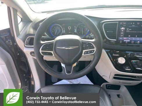 Used 2024 Chrysler Pacifica Touring-L FWD image 21