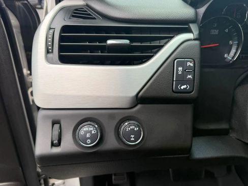 Used 2017 GMC Yukon XL SLT w/ Premium Edition AWD/4WD image 17