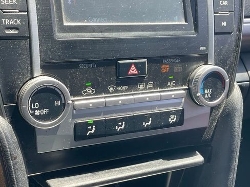 Used 2013 Toyota Camry SE FWD image 8