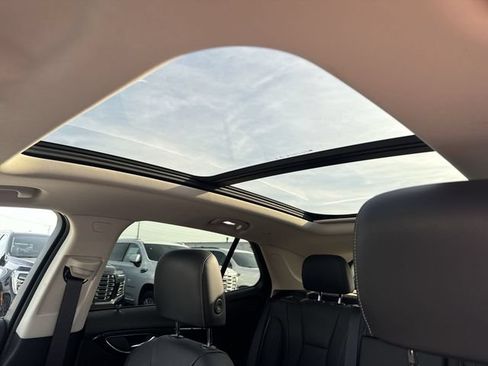 Used 2021 Buick Envision Essence w/ Sport Touring Package FWD image 18