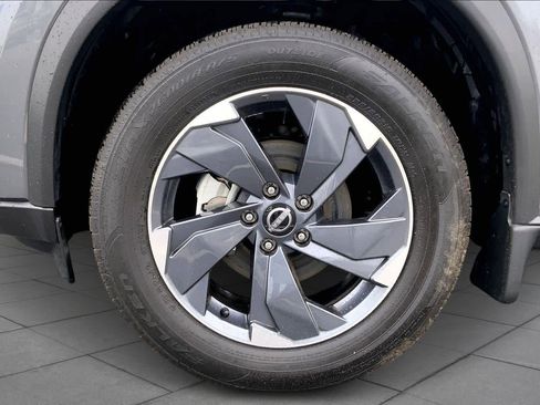 Used 2025 Nissan Rogue SV w/ SV Premium Package image 11