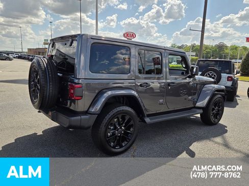 Used 2025 Jeep Wrangler Unlimited Sahara AWD/4WD image 11