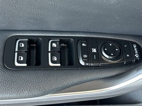 Used 2018 Kia Stinger RWD image 11