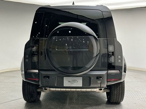 New 2026 Land Rover Defender 110 X-Dynamic SE image 12